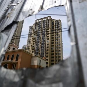 Fuera del plan: El cambio de paradigma de la vivienda en China en el nuevo plan quinquenal, por Tan Yixiao y Xu Zeyu.